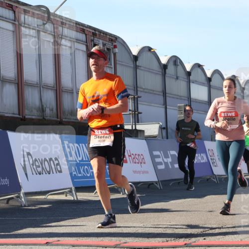 03.10.2025 - Köhlbrandbrückenlauf Luisa Fischer http://msf.ph/oto/9030452 03.10.2025 13:04:15 Ziel 4480, 5055, 5721, 6038, 6250, 6251, 6523, 6724 meine-sportfotos.de