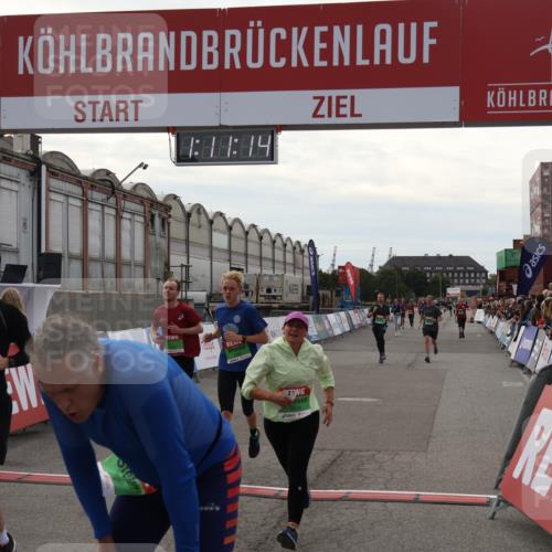 03.10.2025 - Köhlbrandbrückenlauf Julia Fischer http://msf.ph/oto/9030455 03.10.2025 16:11:15 Ziel 7291, 7363, 7515, 7591, 8059, 8220, 8490, 8592, 8923, 9218, 9710, 9726 meine-sportfotos.de
