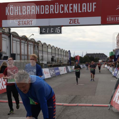 03.10.2025 - Köhlbrandbrückenlauf Julia Fischer http://msf.ph/oto/9030475 03.10.2025 16:11:16 Ziel 7291, 7363, 7515, 7591, 8059, 8220, 8490, 8592, 8923, 9067, 9068, 9218, 9710, 9726 meine-sportfotos.de