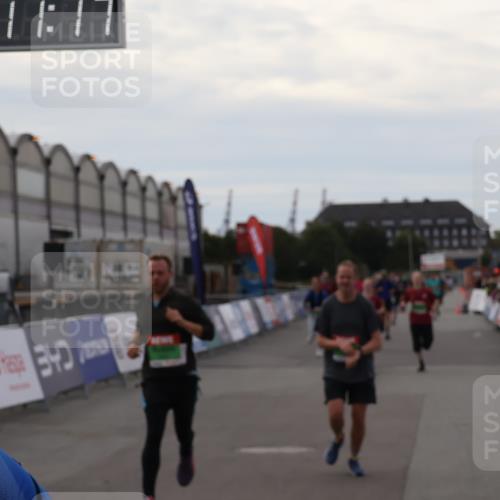 03.10.2025 - Köhlbrandbrückenlauf Julia Fischer http://msf.ph/oto/9030479 03.10.2025 16:11:18 Ziel 7291, 7363, 7515, 7591, 8059, 8220, 8490, 8592, 8923, 9067, 9068, 9218, 9710, 9726 meine-sportfotos.de