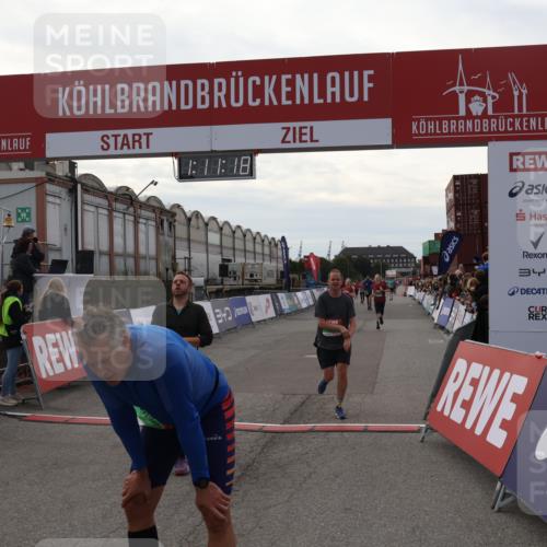 03.10.2025 - Köhlbrandbrückenlauf Julia Fischer http://msf.ph/oto/9030489 03.10.2025 16:11:19 Ziel 7291, 7363, 7515, 7591, 8059, 8490, 8592, 8923, 9067, 9068, 9218, 9597, 9710, 9726 meine-sportfotos.de