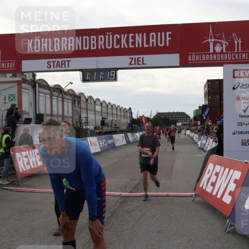 03.10.2025 - Köhlbrandbrückenlauf Julia Fischer http://msf.ph/oto/9030492 03.10.2025 16:11:19 Ziel 7291, 7363, 7515, 7591, 8059, 8490, 8592, 8923, 9067, 9068, 9218, 9597, 9710, 9726 meine-sportfotos.de