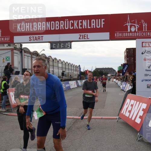 03.10.2025 - Köhlbrandbrückenlauf Julia Fischer http://msf.ph/oto/9030497 03.10.2025 16:11:20 Ziel 7291, 7363, 7515, 7591, 8059, 8592, 9067, 9068, 9218, 9597, 9710, 9726 meine-sportfotos.de