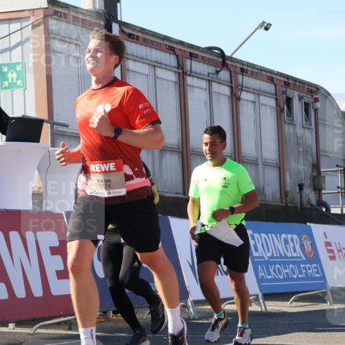 03.10.2025 - Köhlbrandbrückenlauf Luisa Fischer http://msf.ph/oto/9030503 03.10.2025 13:04:19 Ziel 4297, 4494, 5055, 5721, 6038, 6250, 6251, 6523, 6723, 6724 meine-sportfotos.de