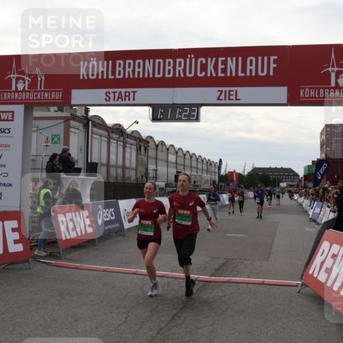 03.10.2025 - Köhlbrandbrückenlauf Julia Fischer http://msf.ph/oto/9030504 03.10.2025 16:11:23 Ziel 7291, 7472, 7515, 7591, 7765, 7895, 9067, 9068, 9218, 9597, 9726 meine-sportfotos.de