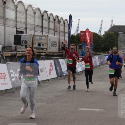03.10.2025 - Köhlbrandbrückenlauf Julia Fischer http://msf.ph/oto/9030512 03.10.2025 16:11:25 Ziel 7350, 7373, 7472, 7515, 7591, 7765, 7895, 9067, 9068, 9597 meine-sportfotos.de