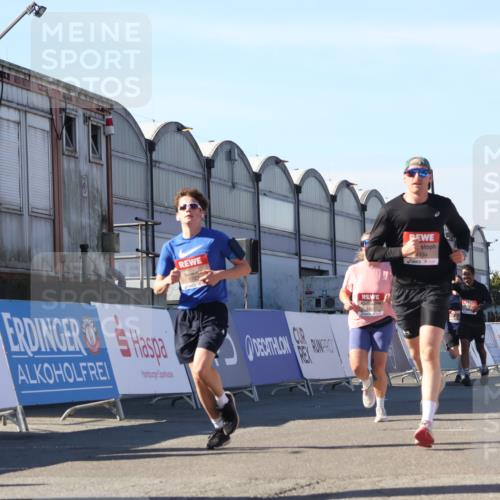 03.10.2025 - Köhlbrandbrückenlauf Luisa Fischer http://msf.ph/oto/9030518 03.10.2025 13:04:20 Ziel 4117, 4198, 4297, 4494, 5055, 5721, 6038, 6250, 6251, 6523, 6723, 6724 meine-sportfotos.de