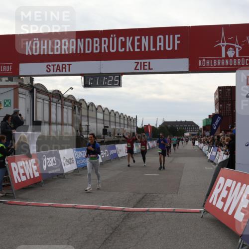 03.10.2025 - Köhlbrandbrückenlauf Julia Fischer http://msf.ph/oto/9030519 03.10.2025 16:11:25 Ziel 7350, 7373, 7472, 7515, 7591, 7765, 7895, 9067, 9068, 9597 meine-sportfotos.de