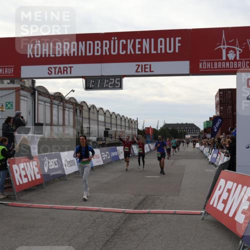 03.10.2025 - Köhlbrandbrückenlauf Julia Fischer http://msf.ph/oto/9030524 03.10.2025 16:11:26 Ziel 7350, 7373, 7472, 7515, 7591, 7765, 7895, 9067, 9068, 9597 meine-sportfotos.de