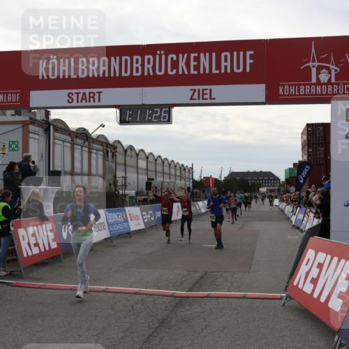 03.10.2025 - Köhlbrandbrückenlauf Julia Fischer http://msf.ph/oto/9030531 03.10.2025 16:11:26 Ziel 7350, 7373, 7472, 7515, 7591, 7765, 7895, 9067, 9068, 9597 meine-sportfotos.de