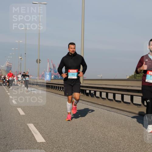 03.10.2025 - Köhlbrandbrückenlauf Fabian Wolf http://msf.ph/oto/9030541 03.10.2025 09:45:02 Position 3 3718, 2302 meine-sportfotos.de