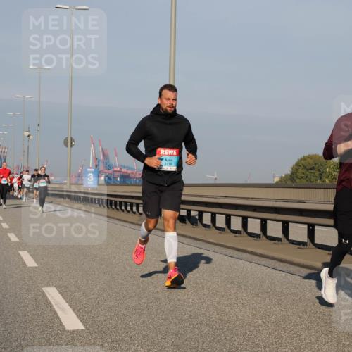 03.10.2025 - Köhlbrandbrückenlauf Fabian Wolf http://msf.ph/oto/9030546 03.10.2025 09:45:02 Position 3 3718, 2302 meine-sportfotos.de
