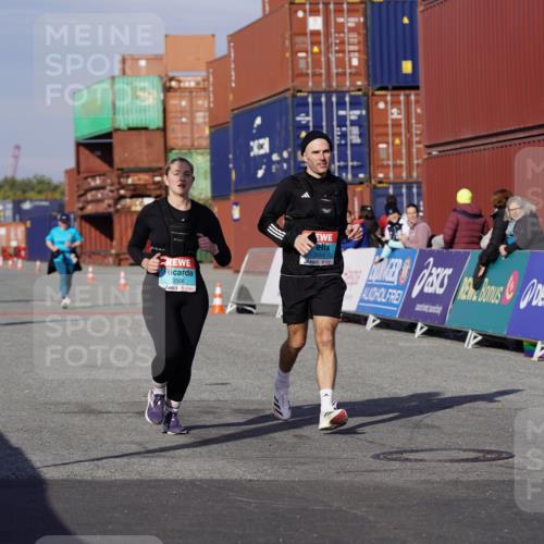 03.10.2025 - Köhlbrandbrückenlauf Michael Burmester http://msf.ph/oto/9030547 03.10.2025 10:35:51 Ziel 1837, 3565, 3566 meine-sportfotos.de