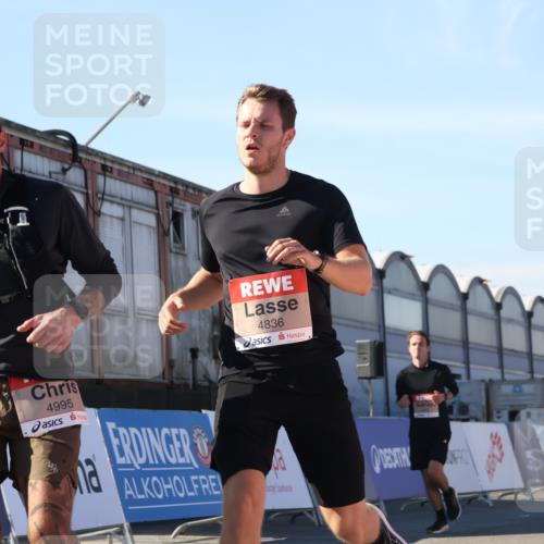 03.10.2025 - Köhlbrandbrückenlauf Luisa Fischer http://msf.ph/oto/9030611 03.10.2025 13:04:27 Ziel 4055, 4117, 4198, 4297, 4494, 4665, 4836, 4995, 5055, 6018, 6250, 6251, 6723, 6724 meine-sportfotos.de