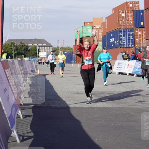 03.10.2025 - Köhlbrandbrückenlauf Michael Burmester http://msf.ph/oto/9030621 03.10.2025 10:35:58 Ziel 1837, 2161, 2344, 2427 meine-sportfotos.de