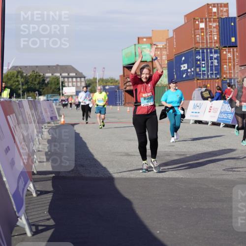 03.10.2025 - Köhlbrandbrückenlauf Michael Burmester http://msf.ph/oto/9030626 03.10.2025 10:35:58 Ziel 1837, 2161, 2344, 2427 meine-sportfotos.de