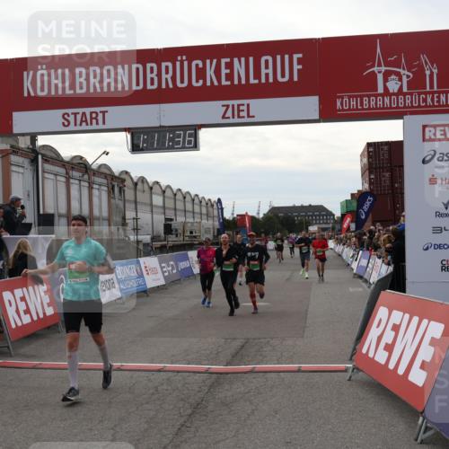03.10.2025 - Köhlbrandbrückenlauf Julia Fischer http://msf.ph/oto/9030634 03.10.2025 16:11:37 Ziel 7196, 7350, 7373, 7407, 7467, 7472, 7488, 7765, 7895, 8774, 8938, 9382 meine-sportfotos.de