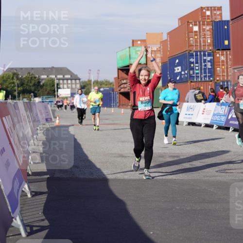03.10.2025 - Köhlbrandbrückenlauf Michael Burmester http://msf.ph/oto/9030639 03.10.2025 10:35:58 Ziel 1837, 2161, 2344, 2427 meine-sportfotos.de