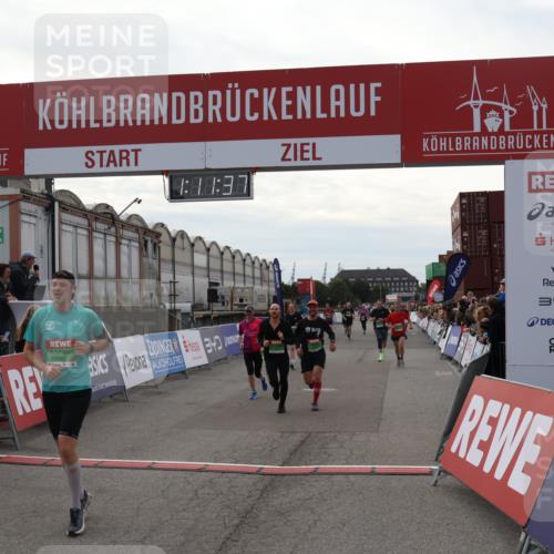 03.10.2025 - Köhlbrandbrückenlauf Julia Fischer http://msf.ph/oto/9030640 03.10.2025 16:11:37 Ziel 7196, 7350, 7373, 7407, 7467, 7472, 7488, 7765, 7895, 8774, 8938, 9382 meine-sportfotos.de
