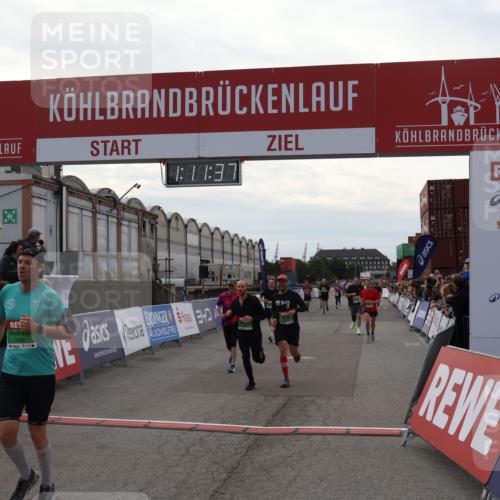 03.10.2025 - Köhlbrandbrückenlauf Julia Fischer http://msf.ph/oto/9030643 03.10.2025 16:11:38 Ziel 7196, 7350, 7373, 7407, 7467, 7472, 7488, 8774, 8938, 9382 meine-sportfotos.de