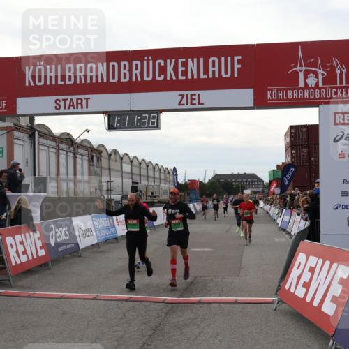 03.10.2025 - Köhlbrandbrückenlauf Julia Fischer http://msf.ph/oto/9030650 03.10.2025 16:11:38 Ziel 7196, 7350, 7373, 7407, 7467, 7472, 7488, 8774, 8938, 9382 meine-sportfotos.de