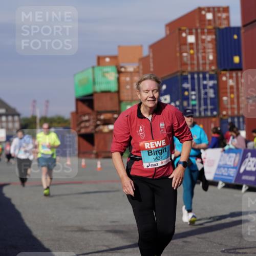 03.10.2025 - Köhlbrandbrückenlauf Michael Burmester http://msf.ph/oto/9030653 03.10.2025 10:35:59 Ziel 1837, 2161, 2344, 2427, 2476 meine-sportfotos.de