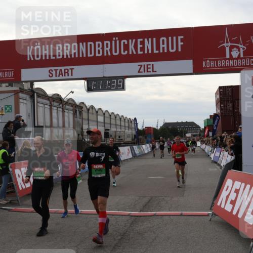 03.10.2025 - Köhlbrandbrückenlauf Julia Fischer http://msf.ph/oto/9030665 03.10.2025 16:11:40 Ziel 7196, 7330, 7350, 7373, 7407, 7467, 7488, 8774, 8938, 9200, 9382, 9634 meine-sportfotos.de