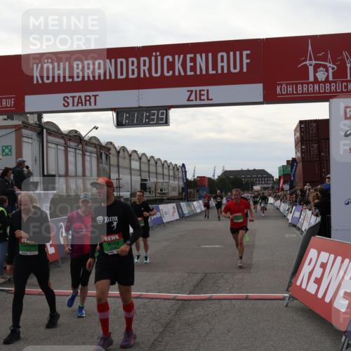 03.10.2025 - Köhlbrandbrückenlauf Julia Fischer http://msf.ph/oto/9030672 03.10.2025 16:11:40 Ziel 7196, 7330, 7350, 7373, 7407, 7467, 7488, 8774, 8938, 9200, 9382, 9634 meine-sportfotos.de