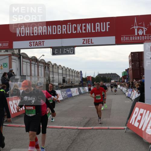 03.10.2025 - Köhlbrandbrückenlauf Julia Fischer http://msf.ph/oto/9030680 03.10.2025 16:11:41 Ziel 7196, 7330, 7350, 7373, 7407, 7419, 7467, 7488, 8774, 8938, 9200, 9202, 9382, 9392, 9634 meine-sportfotos.de