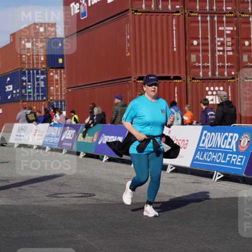 03.10.2025 - Köhlbrandbrückenlauf Michael Burmester http://msf.ph/oto/9030686 03.10.2025 10:36:02 Ziel 1837, 2161, 2344, 2427, 2476 meine-sportfotos.de