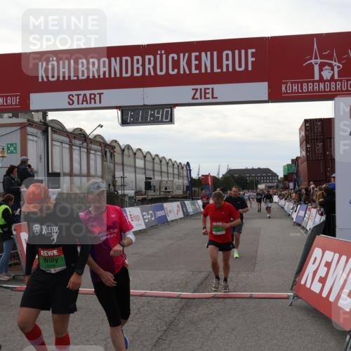 03.10.2025 - Köhlbrandbrückenlauf Julia Fischer http://msf.ph/oto/9030687 03.10.2025 16:11:41 Ziel 7196, 7330, 7350, 7373, 7407, 7419, 7467, 7488, 8774, 8938, 9200, 9202, 9382, 9392, 9634 meine-sportfotos.de