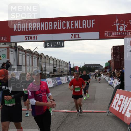 03.10.2025 - Köhlbrandbrückenlauf Julia Fischer http://msf.ph/oto/9030691 03.10.2025 16:11:41 Ziel 7196, 7330, 7350, 7373, 7407, 7419, 7467, 7488, 8774, 8938, 9200, 9202, 9382, 9392, 9634 meine-sportfotos.de