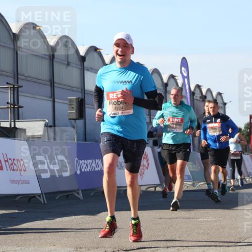 03.10.2025 - Köhlbrandbrückenlauf Luisa Fischer http://msf.ph/oto/9030692 03.10.2025 13:04:38 Ziel 4022, 4055, 4236, 4246, 4247, 4713, 4724, 4831, 5948, 6018, 6092, 6470 meine-sportfotos.de