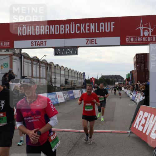 03.10.2025 - Köhlbrandbrückenlauf Julia Fischer http://msf.ph/oto/9030693 03.10.2025 16:11:42 Ziel 7196, 7330, 7407, 7419, 7467, 7488, 8774, 8938, 9200, 9202, 9382, 9392, 9634 meine-sportfotos.de