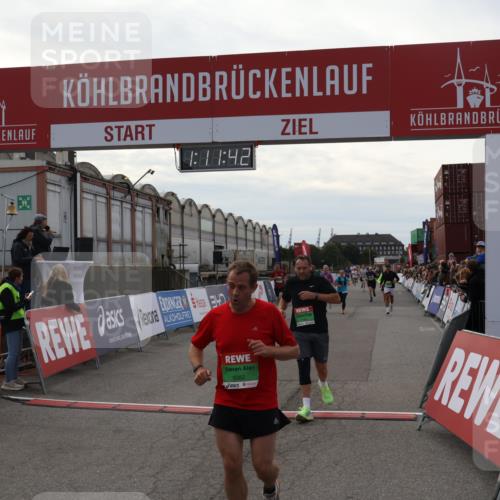 03.10.2025 - Köhlbrandbrückenlauf Julia Fischer http://msf.ph/oto/9030708 03.10.2025 16:11:43 Ziel 7196, 7330, 7407, 7419, 7467, 7488, 8774, 8938, 9200, 9202, 9382, 9392, 9634 meine-sportfotos.de