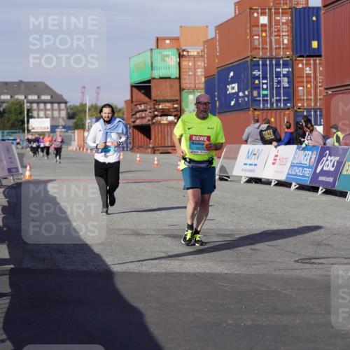 03.10.2025 - Köhlbrandbrückenlauf Michael Burmester http://msf.ph/oto/9030712 03.10.2025 10:36:05 Ziel 2161, 2344, 2427, 2476, 3258 meine-sportfotos.de