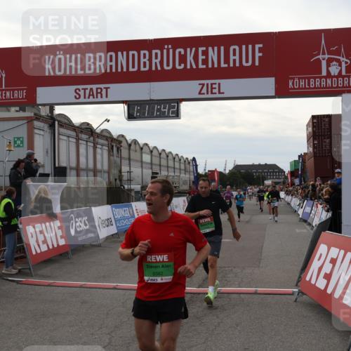03.10.2025 - Köhlbrandbrückenlauf Julia Fischer http://msf.ph/oto/9030713 03.10.2025 16:11:43 Ziel 7196, 7330, 7407, 7419, 7467, 7488, 8774, 8938, 9200, 9202, 9382, 9392, 9634 meine-sportfotos.de