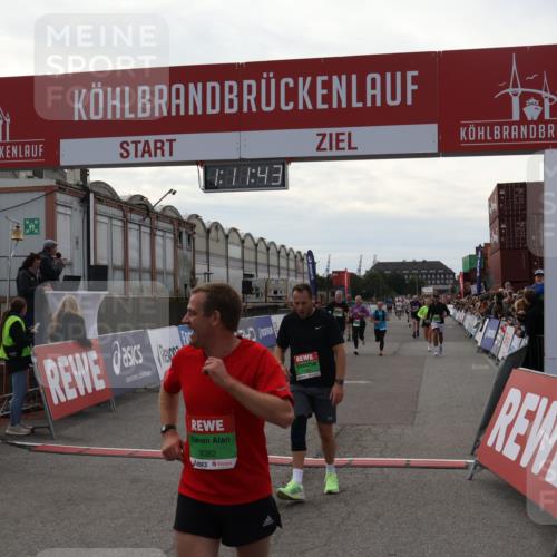 03.10.2025 - Köhlbrandbrückenlauf Julia Fischer http://msf.ph/oto/9030718 03.10.2025 16:11:43 Ziel 7196, 7330, 7407, 7419, 7467, 7488, 8774, 8938, 9200, 9202, 9382, 9392, 9634 meine-sportfotos.de