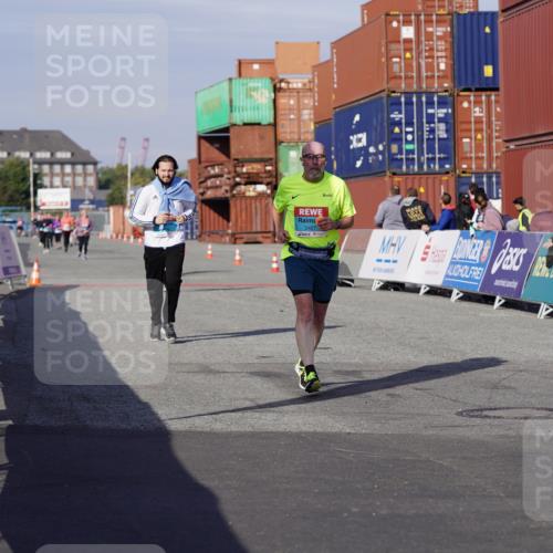 03.10.2025 - Köhlbrandbrückenlauf Michael Burmester http://msf.ph/oto/9030720 03.10.2025 10:36:05 Ziel 2161, 2344, 2427, 2476, 3258 meine-sportfotos.de