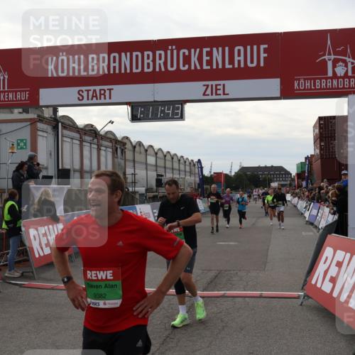 03.10.2025 - Köhlbrandbrückenlauf Julia Fischer http://msf.ph/oto/9030721 03.10.2025 16:11:44 Ziel 7196, 7330, 7407, 7419, 7467, 7488, 7658, 8774, 8938, 9200, 9202, 9382, 9392, 9634 meine-sportfotos.de