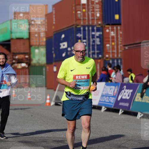 03.10.2025 - Köhlbrandbrückenlauf Michael Burmester http://msf.ph/oto/9030726 03.10.2025 10:36:06 Ziel 2161, 2427, 2476, 3258 meine-sportfotos.de