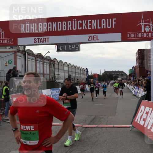03.10.2025 - Köhlbrandbrückenlauf Julia Fischer http://msf.ph/oto/9030728 03.10.2025 16:11:44 Ziel 7196, 7330, 7407, 7419, 7467, 7488, 7658, 8774, 8938, 9200, 9202, 9382, 9392, 9634 meine-sportfotos.de