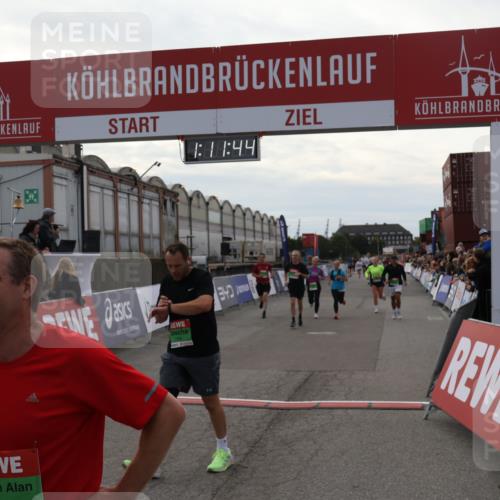 03.10.2025 - Köhlbrandbrückenlauf Julia Fischer http://msf.ph/oto/9030733 03.10.2025 16:11:44 Ziel 7196, 7330, 7407, 7419, 7467, 7488, 7658, 8774, 8938, 9200, 9202, 9382, 9392, 9634 meine-sportfotos.de
