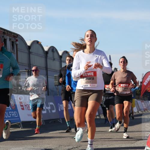 03.10.2025 - Köhlbrandbrückenlauf Luisa Fischer http://msf.ph/oto/9030734 03.10.2025 13:04:41 Ziel 4022, 4055, 4236, 4246, 4247, 4303, 4713, 4724, 4831, 5948, 5968, 6018, 6092, 6470 meine-sportfotos.de