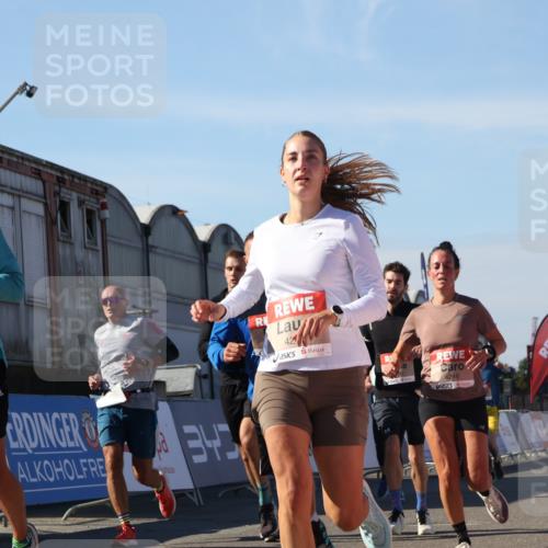 03.10.2025 - Köhlbrandbrückenlauf Luisa Fischer http://msf.ph/oto/9030737 03.10.2025 13:04:42 Ziel 4022, 4236, 4246, 4247, 4303, 4449, 4713, 4724, 4831, 5849, 5948, 5968, 6092, 6268, 6470 meine-sportfotos.de