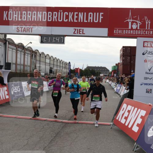 03.10.2025 - Köhlbrandbrückenlauf Julia Fischer http://msf.ph/oto/9030742 03.10.2025 16:11:47 Ziel 7196, 7330, 7407, 7419, 7467, 7533, 7658, 8774, 8938, 9200, 9202, 9382, 9392, 9634 meine-sportfotos.de