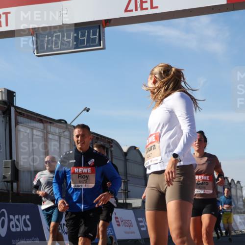 03.10.2025 - Köhlbrandbrückenlauf Luisa Fischer http://msf.ph/oto/9030751 03.10.2025 13:04:43 Ziel 4022, 4061, 4236, 4246, 4247, 4303, 4449, 4713, 4724, 4831, 5849, 5948, 5968, 6092, 6268, 6470, 6716 meine-sportfotos.de