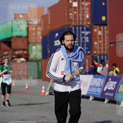 03.10.2025 - Köhlbrandbrückenlauf Michael Burmester http://msf.ph/oto/9030764 03.10.2025 10:36:08 Ziel 2427, 2476, 3258 meine-sportfotos.de