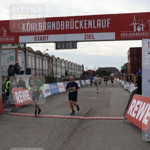 03.10.2025 - Köhlbrandbrückenlauf Julia Fischer http://msf.ph/oto/9030782 03.10.2025 16:11:51 Ziel 7196, 7330, 7419, 7469, 7533, 7658, 7961, 8005, 8954, 9200, 9202, 9244, 9392, 9634 meine-sportfotos.de