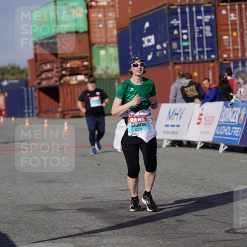 03.10.2025 - Köhlbrandbrückenlauf Michael Burmester http://msf.ph/oto/9030786 03.10.2025 10:36:11 Ziel 2475, 2476, 3258 meine-sportfotos.de
